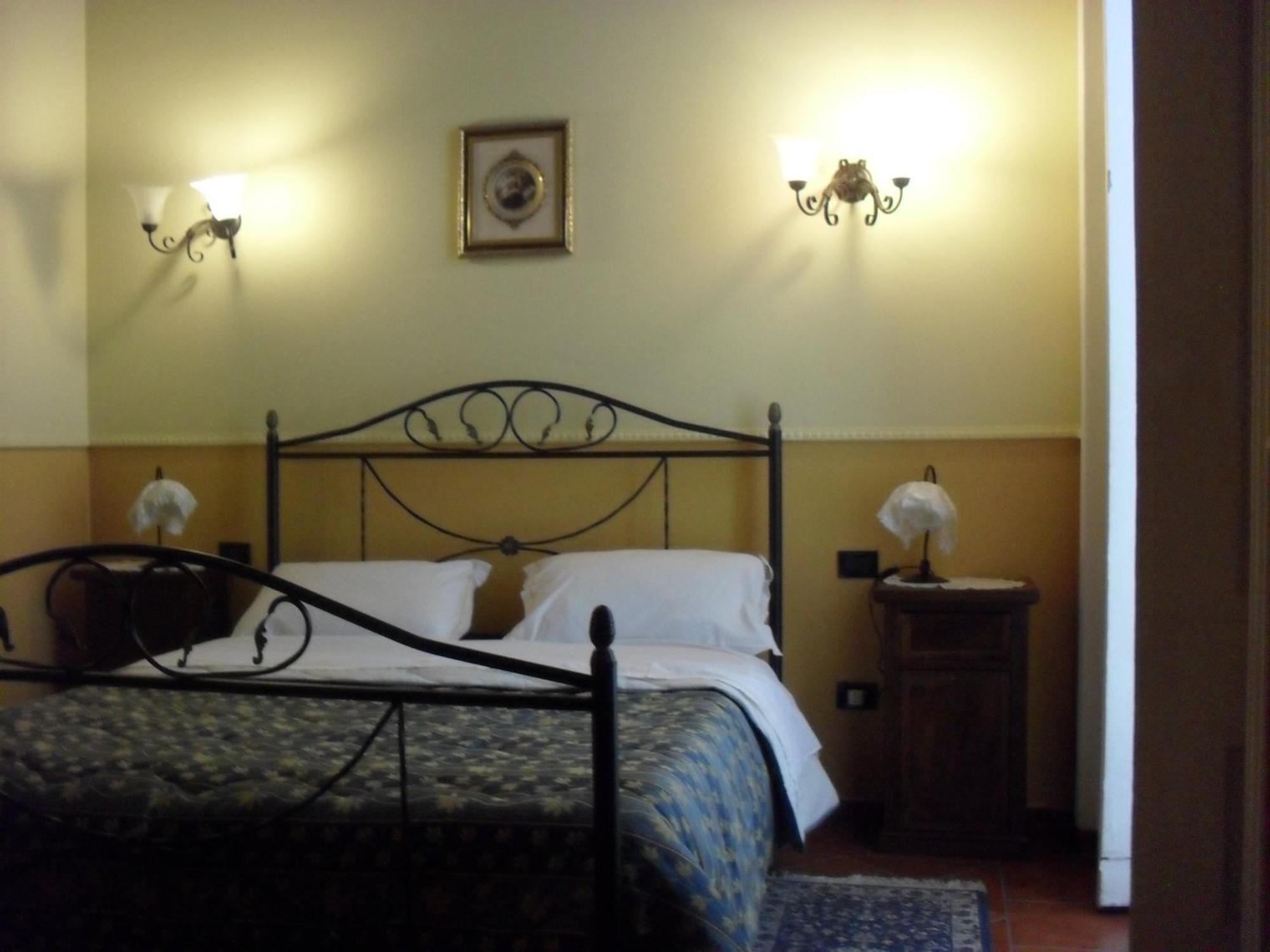 Hotel Pignatelli Napoli Luaran gambar